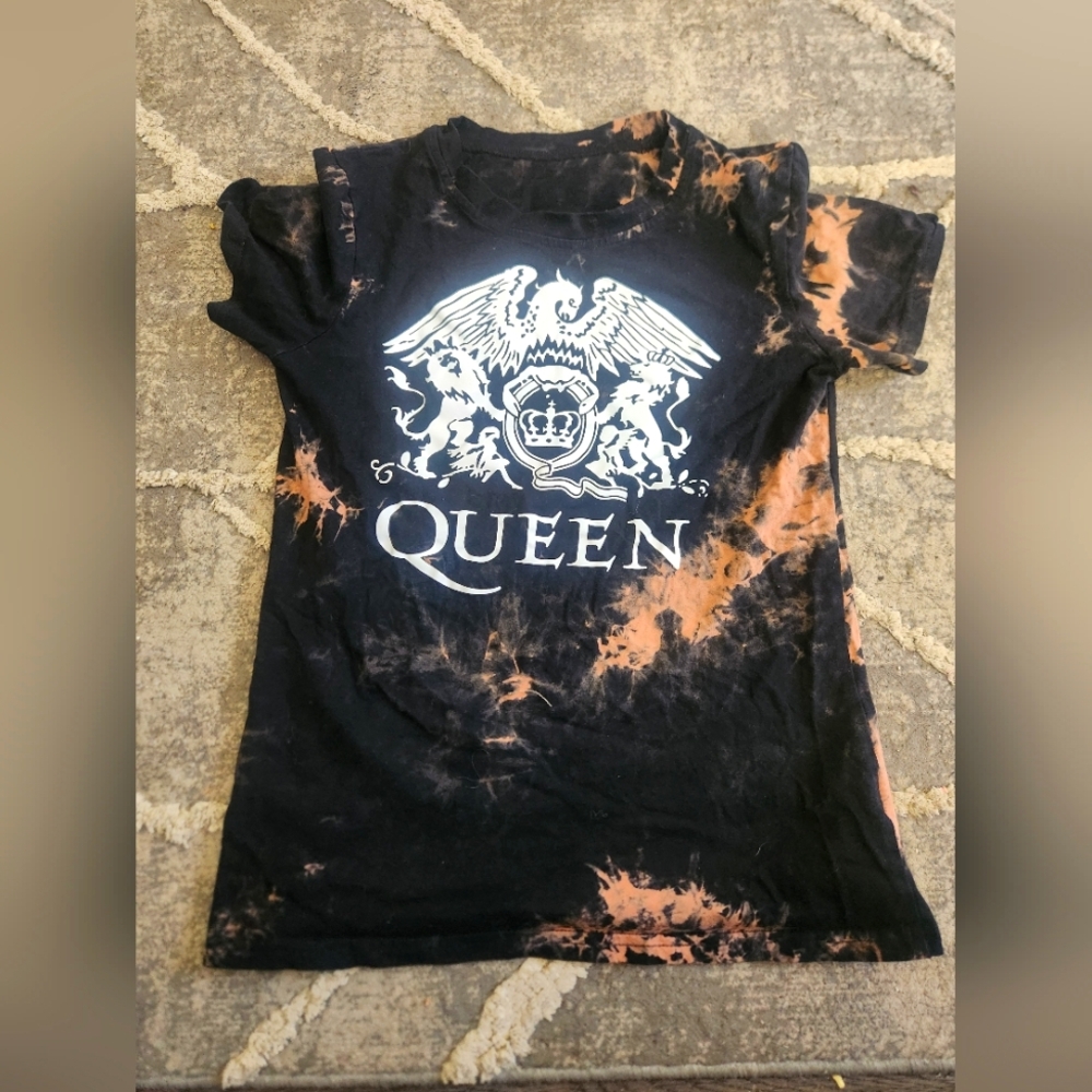 Queen Black and Tan Tye Dye Graphic Tee